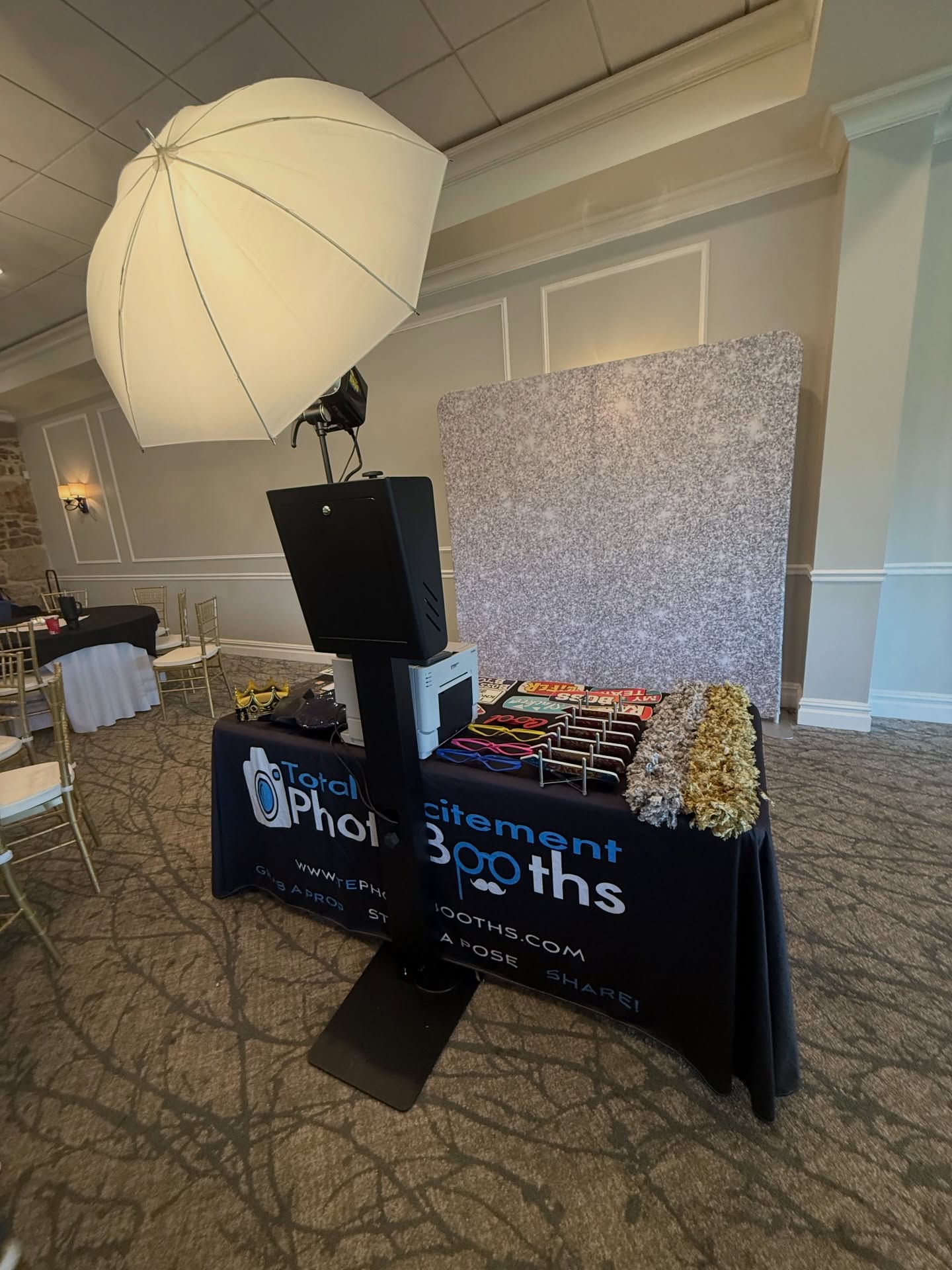 Modern_Booth_SilverSparkle_